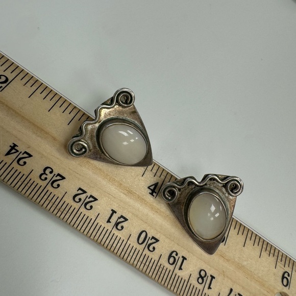 Designer Barbara Sucherman 925 Sterling silver post earrings with opalite - Picture 7 of 9